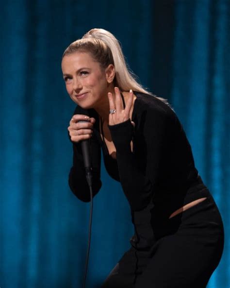 Iliza Shlesinger Is Hot Forever in Her New Comedy Special